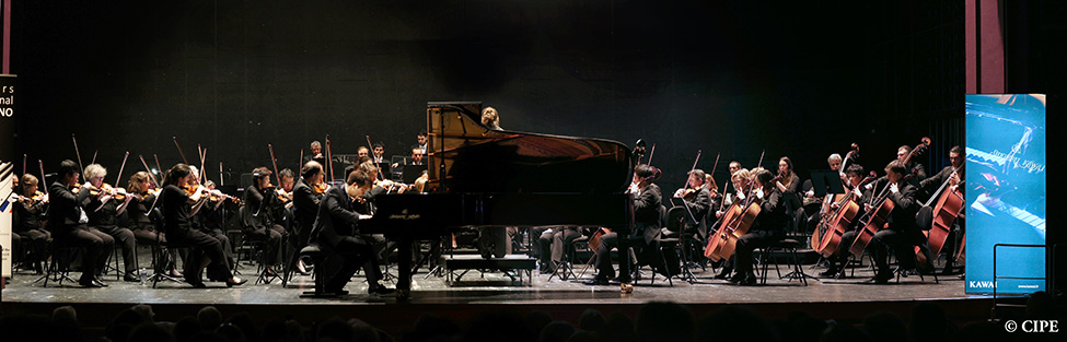 Panoramique avec orchestre Yuya Nishimoto with credit