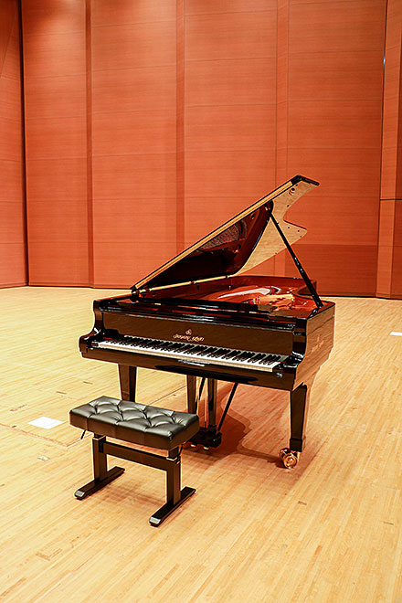 サンポートホール高松 に納入されたカワイSK-EX