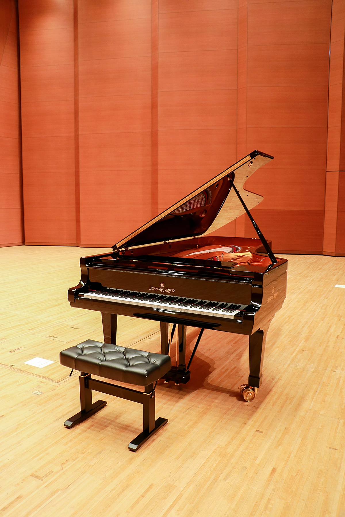 サンポートホール高松 に納入されたカワイSK-EX