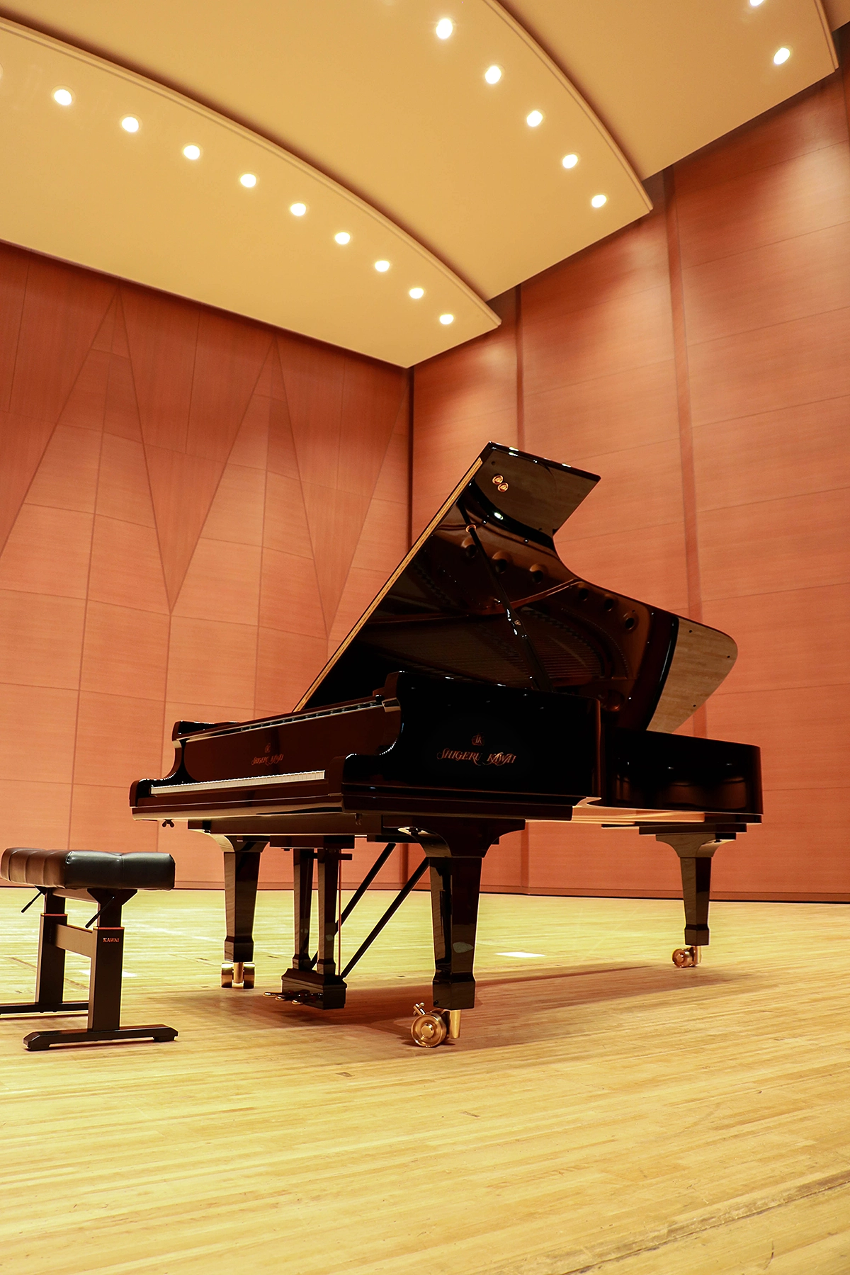 サンポートホール高松 に納入されたカワイSK-EX