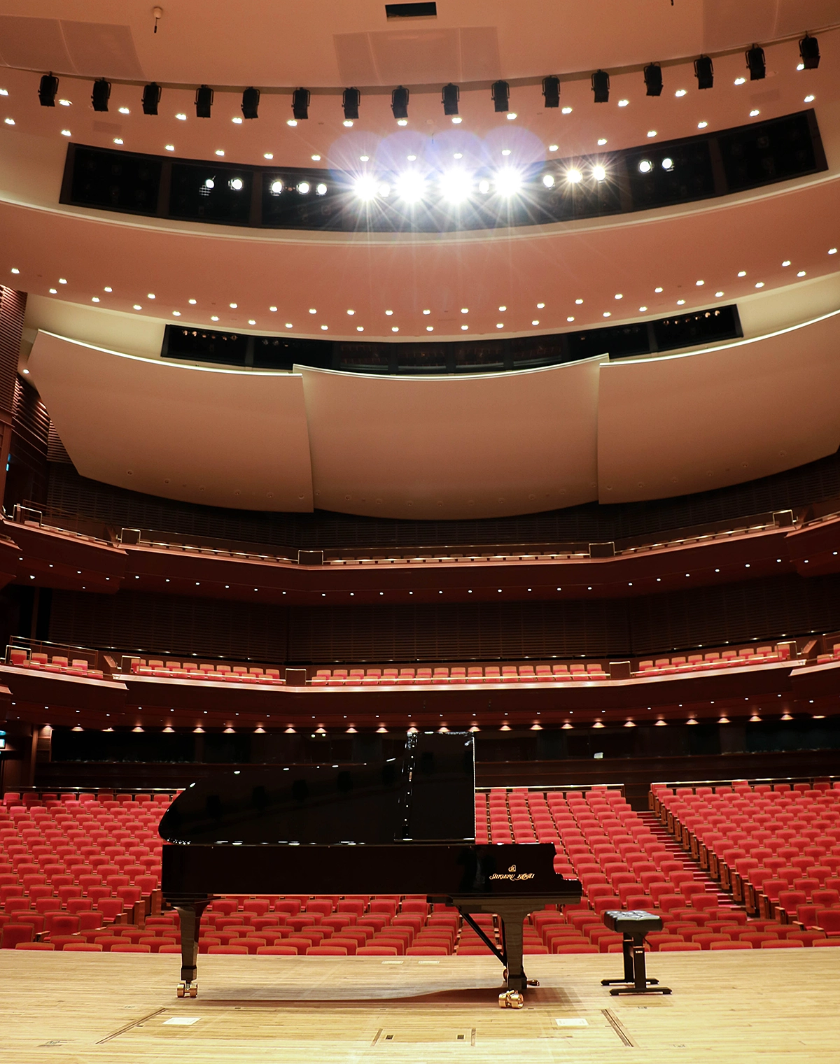 サンポートホール高松に納入されたカワイSK-EX