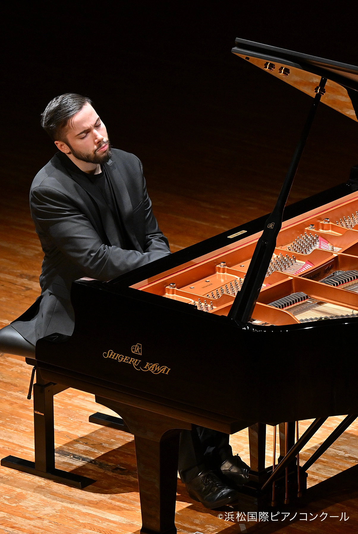 第3次予選で演奏するロバート・ビリーさん